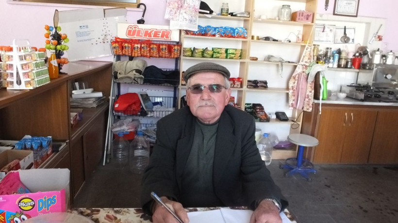 Tarlada çiftçi camide müezzin sahnede şarkıcı - Resim: 2