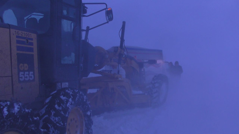 Ardahan'da şiddetli fırtına ve tipi: Onlarca araç mahsur kaldı! - Resim: 3