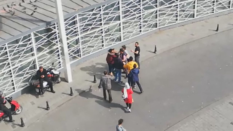 Taksim'de 'meydan' dayağı! İki sevgili arasında kavga çıktı - Resim: 4