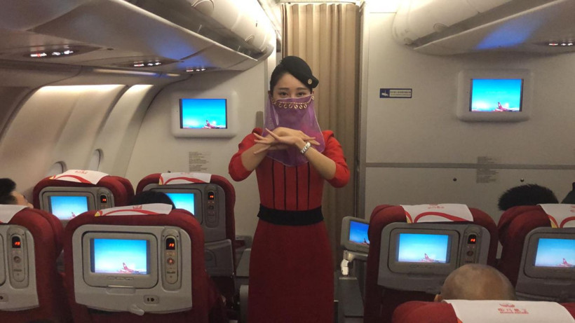 Çinli hosteslerden oryantal şov! İlk kez Türkiye’ye geldiler, peçe takıp dans ettiler - Resim: 1