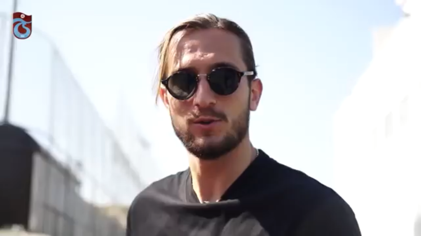 Trabzonsporlu Yusuf Yazıcı'nın bordo-mavi arabasıyla şehir turu - Resim: 1