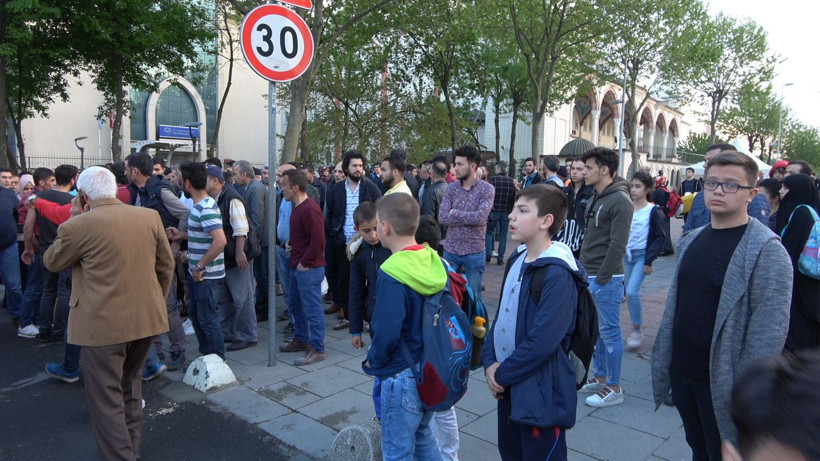 Sultangazi'de dehşet! Herkesin gözü önünde yere yatırıp... - Resim: 3