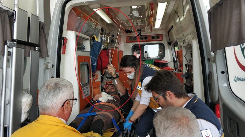 Samsun'da bir kişi karnına saplanan zıpkınla hastaneye kaldırıldı - Resim: 1