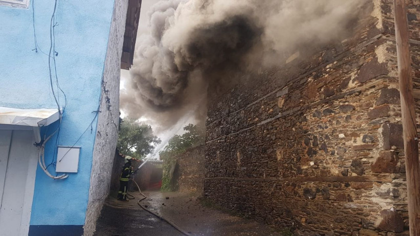 Manisa'da iki gün arayla çıkan yangın evi kullanılmaz hale getirdi - Resim: 2