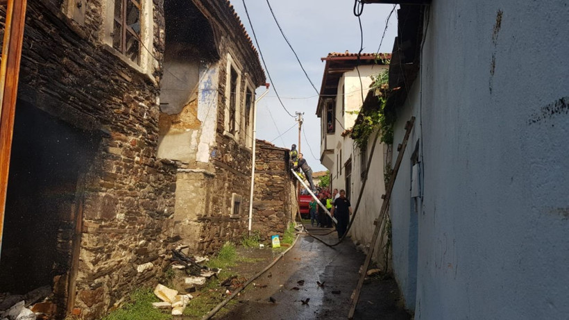 Manisa'da iki gün arayla çıkan yangın evi kullanılmaz hale getirdi - Resim: 3