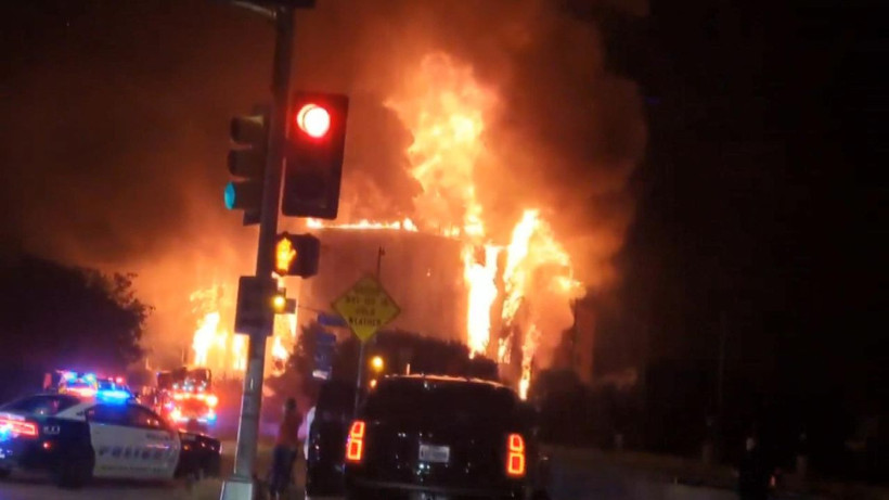 ABD’de 115 yıllık otel yangında kül oldu - Resim: 2