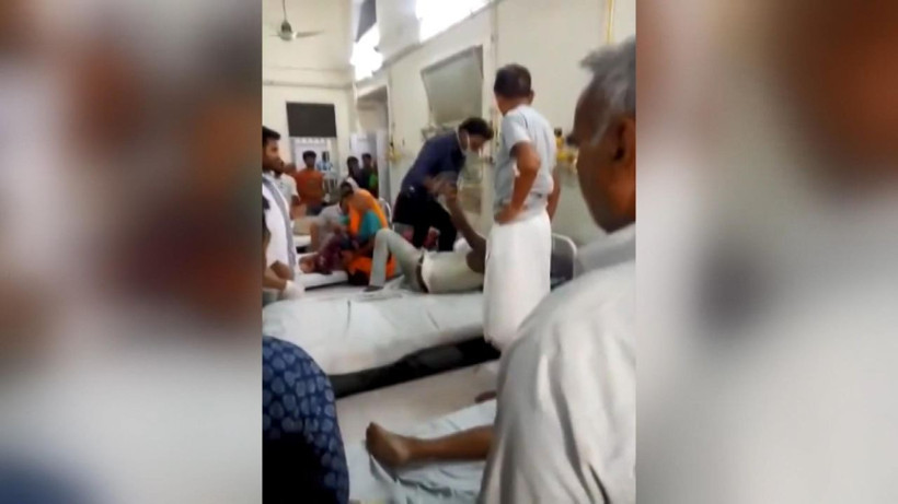 Doktor hastasını art arda tokatladı kıvranan hastayı böyle kurtardılar - Resim: 4