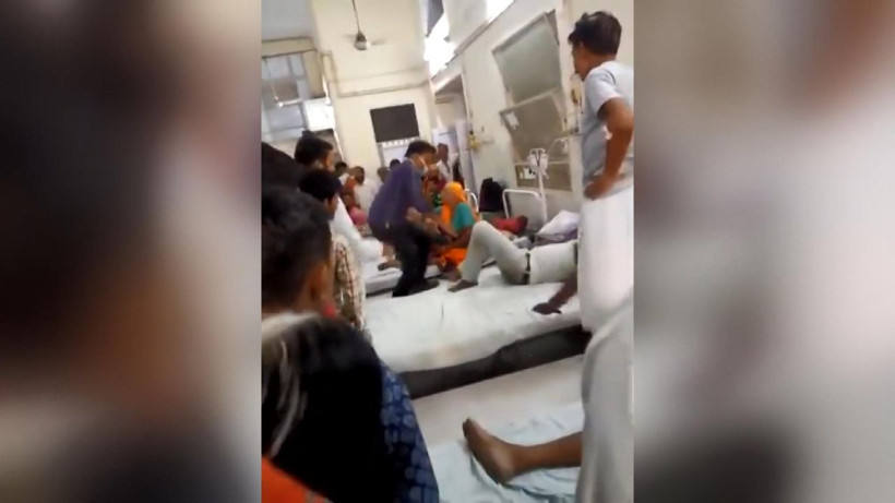 Doktor hastasını art arda tokatladı kıvranan hastayı böyle kurtardılar - Resim: 3