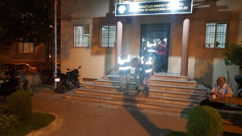 72 bin 500 dolarlık kasayı bacadan girerek patlattılar - Resim: 1