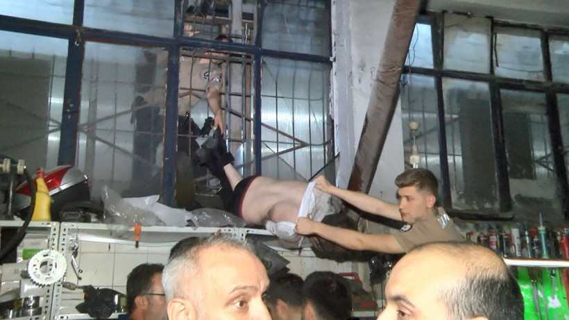 Bursa'da hırsızın iş kazası demir parmaklıkta asılı kaldı - Resim: 1