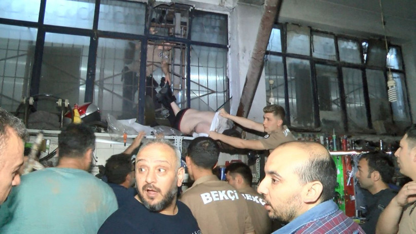 Bursa'da hırsızın iş kazası demir parmaklıkta asılı kaldı - Resim: 2