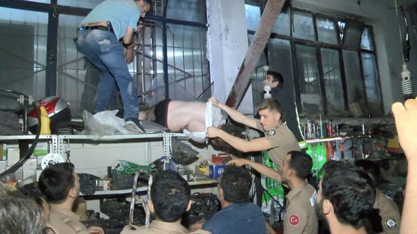 Bursa'da hırsızın iş kazası demir parmaklıkta asılı kaldı - Resim: 3