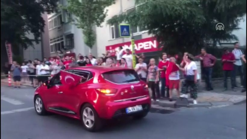 İstanbul'da seçim kutlamaları - Resim: 1