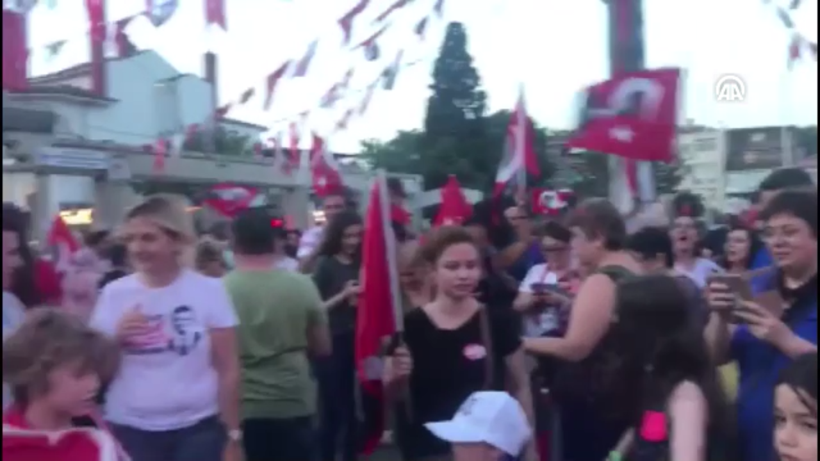 İstanbul'da seçim kutlamaları - Resim: 3