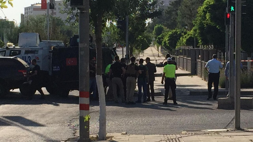 Siirt Valiliğinin önüne bırakılan bidon paniğe neden oldu - Resim: 1