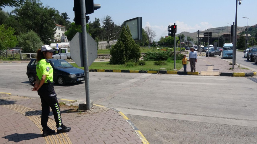 Yayalar ile polisler arasında güldüren diyaloglar! - Resim: 1