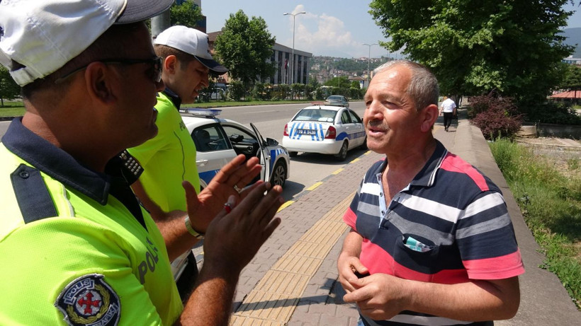 Yayalar ile polisler arasında güldüren diyaloglar! - Resim: 4