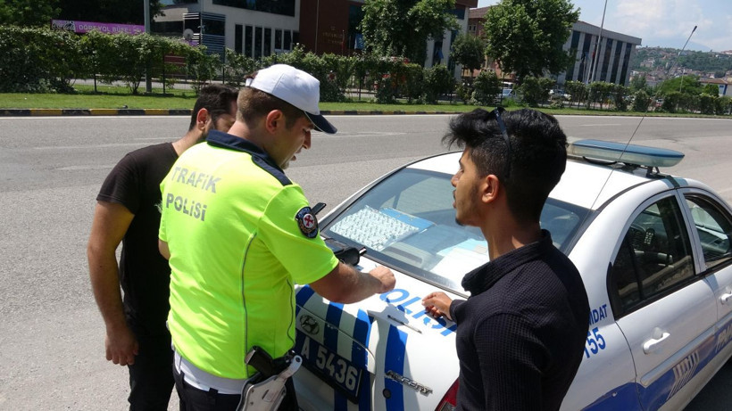 Yayalar ile polisler arasında güldüren diyaloglar! - Resim: 3