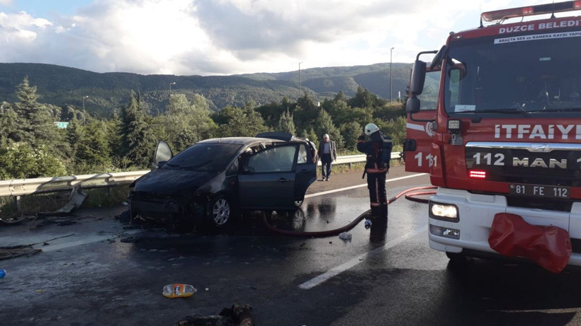 Düzce'de yeni alınan otomobil yandı - Resim: 3