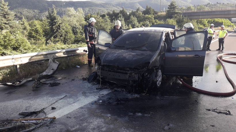 Düzce'de yeni alınan otomobil yandı - Resim: 4