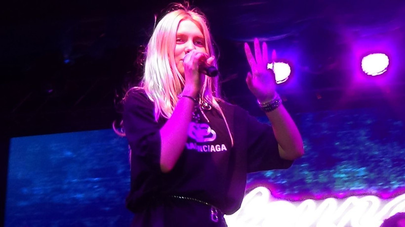 Aleyna Tilki Düzce'de hem alanı hem tekneleri doldurdu - Resim: 1