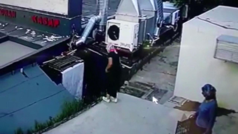 Kadın kıyafeti giyerek işyeri soymaya kalktı! Bekçiler yakaladı - Resim: 1