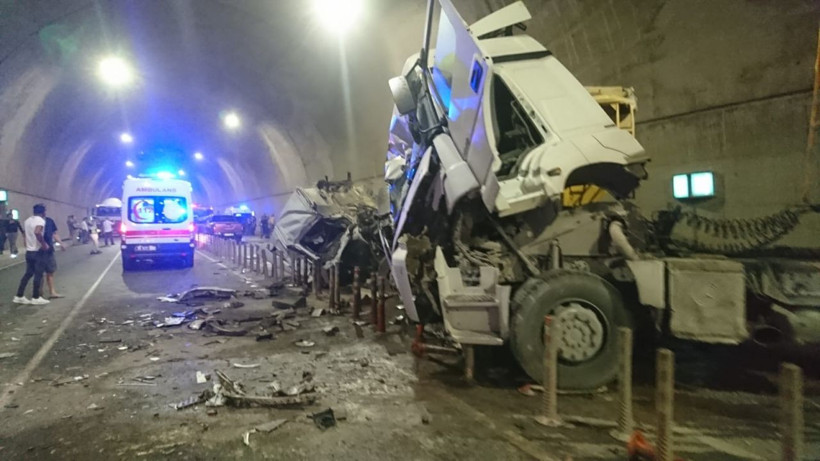 Sabiha Gökçen Havalimanı bağlantı yolundaki tünelde feci kaza meydana geldi - Resim: 4