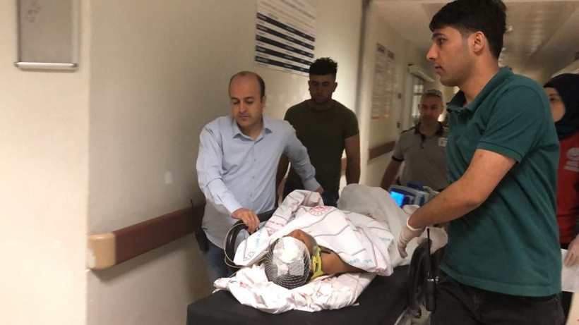 Yerde bulduğu cismi merakından kurcalarken elinde patladı! Ağır yaralandı - Resim: 2