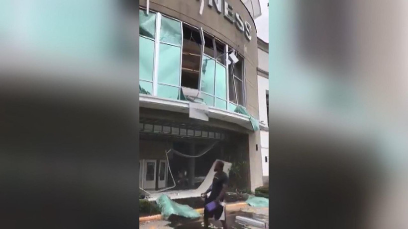 ABD’de AVM’de patlama… Olay yeri savaş alanına döndü - Resim: 3