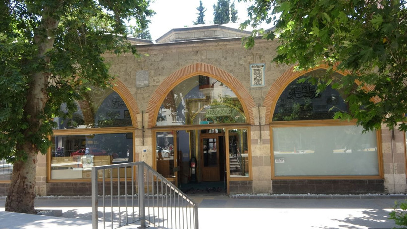 Tam 600 yıllık tarihe sahip! Hala dimdik ayakta - Resim: 1