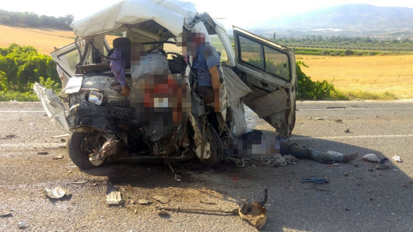 Manisa Salihli'de zincirleme kaza 6 ölü 20 yaralı - Resim: 2