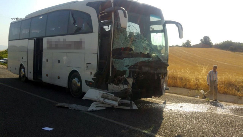 Manisa Salihli'de zincirleme kaza 6 ölü 20 yaralı - Resim: 3