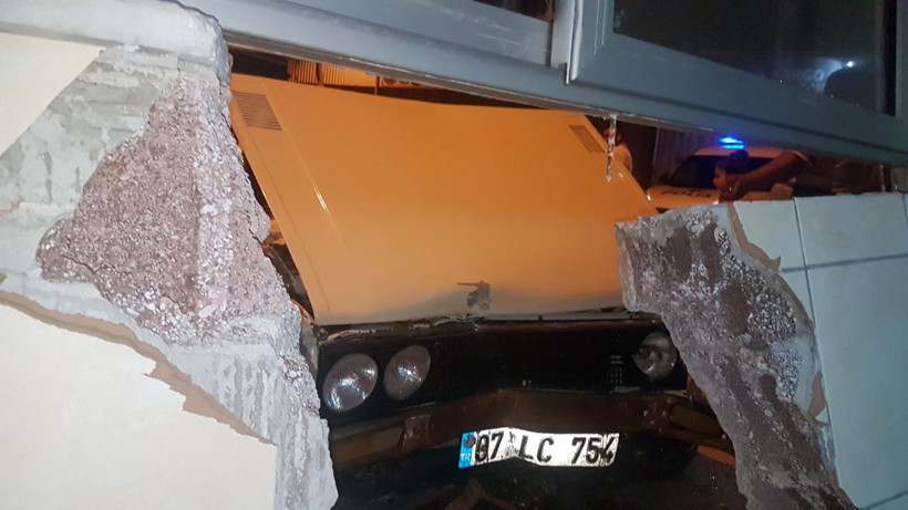 Antalya'da ustasının arabasını kaçıran çocukların sonu kötü bitti! - Resim: 3