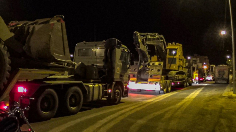 Sınıra yine askeri sevkiyat bu sefer iş makineleri taşındı - Resim: 4