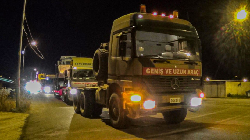 Sınıra yine askeri sevkiyat bu sefer iş makineleri taşındı - Resim: 1