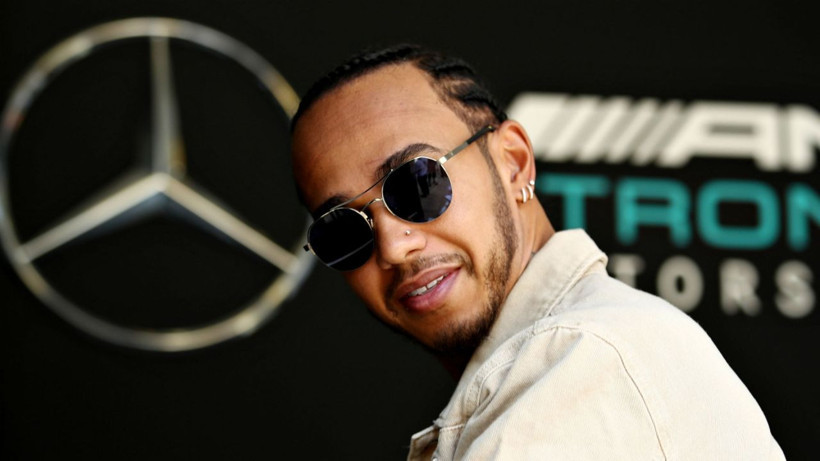 Dünyaca ünlü Formula 1 pilotu Hamilton jetini sattıktan sonra böyle görüntülendi! - Resim: 2