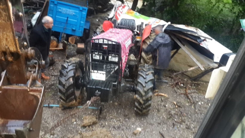 Düzce'deki selde mahsur kalan 10 kişi böyle kurtarıldı! Sel felaketinden görüntüler - Resim: 3