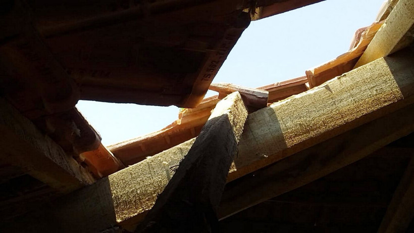 Gökyüzünden düşen buz kütlesi evinin çatısına çakıldı! Gerçek sonradan ortaya çıktı - Resim: 4