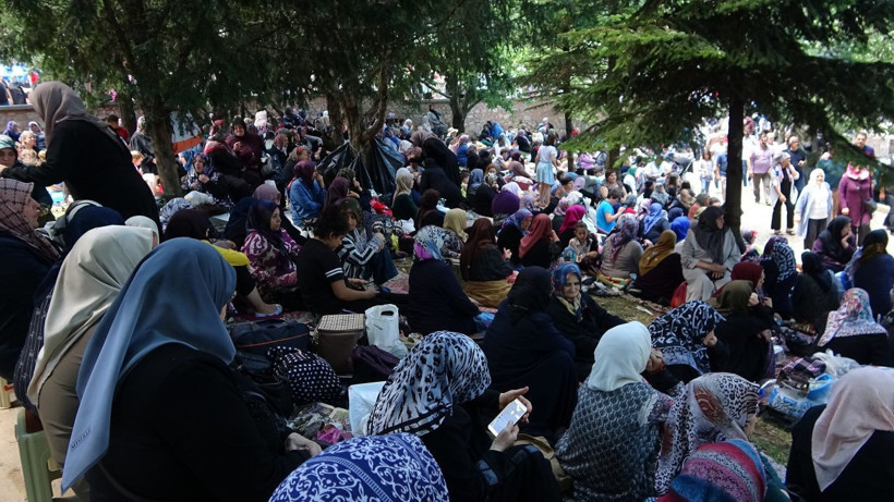 Bu pilavı yemek için köye 20 bin kişi akın etti - Resim: 2