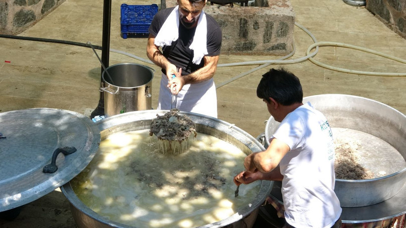 Bu pilavı yemek için köye 20 bin kişi akın etti - Resim: 4