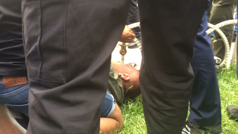 Fatih'te soyguncu 300 bin doları alıp kaçmaya çalıştı hayatının dayağını yedi - Resim: 1