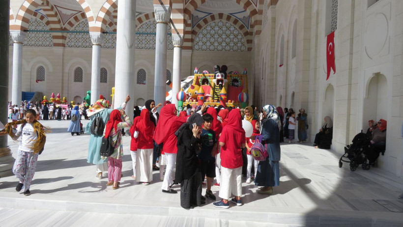 Büyük Çamlıca Camii'nde dev Türk bayrağı açıldı - Resim: 2