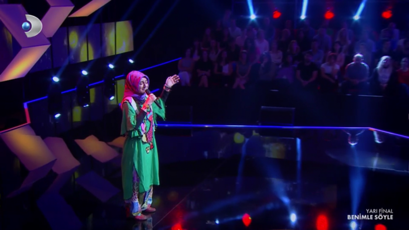 Benimle Söyle'de Eftalya Fettahoğlu söylediği şarkı ile geceye damga vurdu - Resim: 1