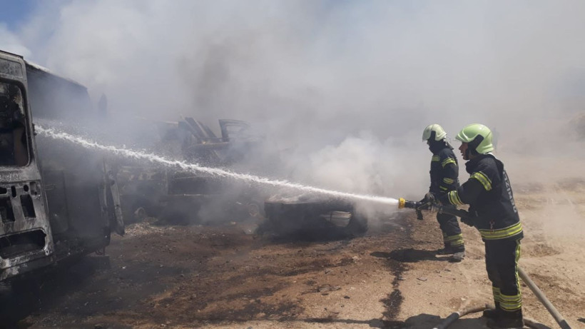 Denizli'de çıkan yangın 6 aracı kül etti - Resim: 3