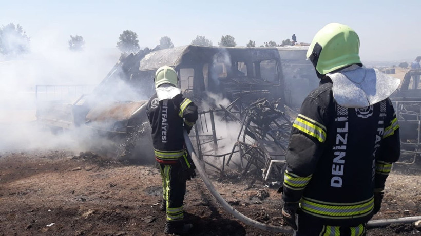 Denizli'de çıkan yangın 6 aracı kül etti - Resim: 4