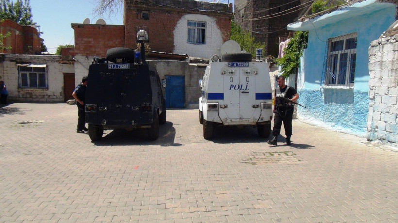 Diyarbakır'da komşularını kurşun yağmuruna tuttular - Resim: 1