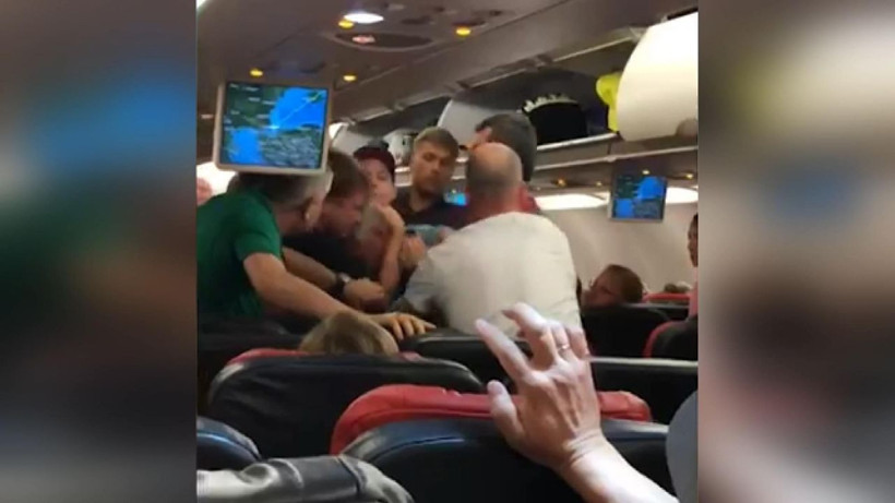İstanbul’dan Rusya'ya gidecek uçakta Rus yolcular kavga etti - Resim: 3