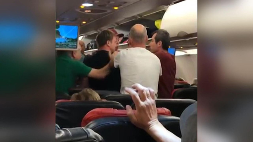 İstanbul’dan Rusya'ya gidecek uçakta Rus yolcular kavga etti - Resim: 4