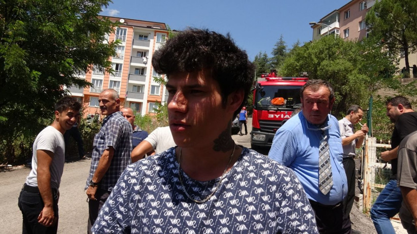 Karabük'te rampada freni boşalan otomobil duvara asılı kaldı - Resim: 2