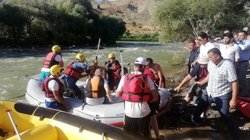 Erzincan’da rafting yapan Binali Yıldırım'ın renkli anları kameralara yansıdı - Resim: 3